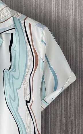 Trendy Men’s Artistic Wavy Line Design Shirt – Modern Casual Half Sleeve Button-Down for Summer and Beachwear